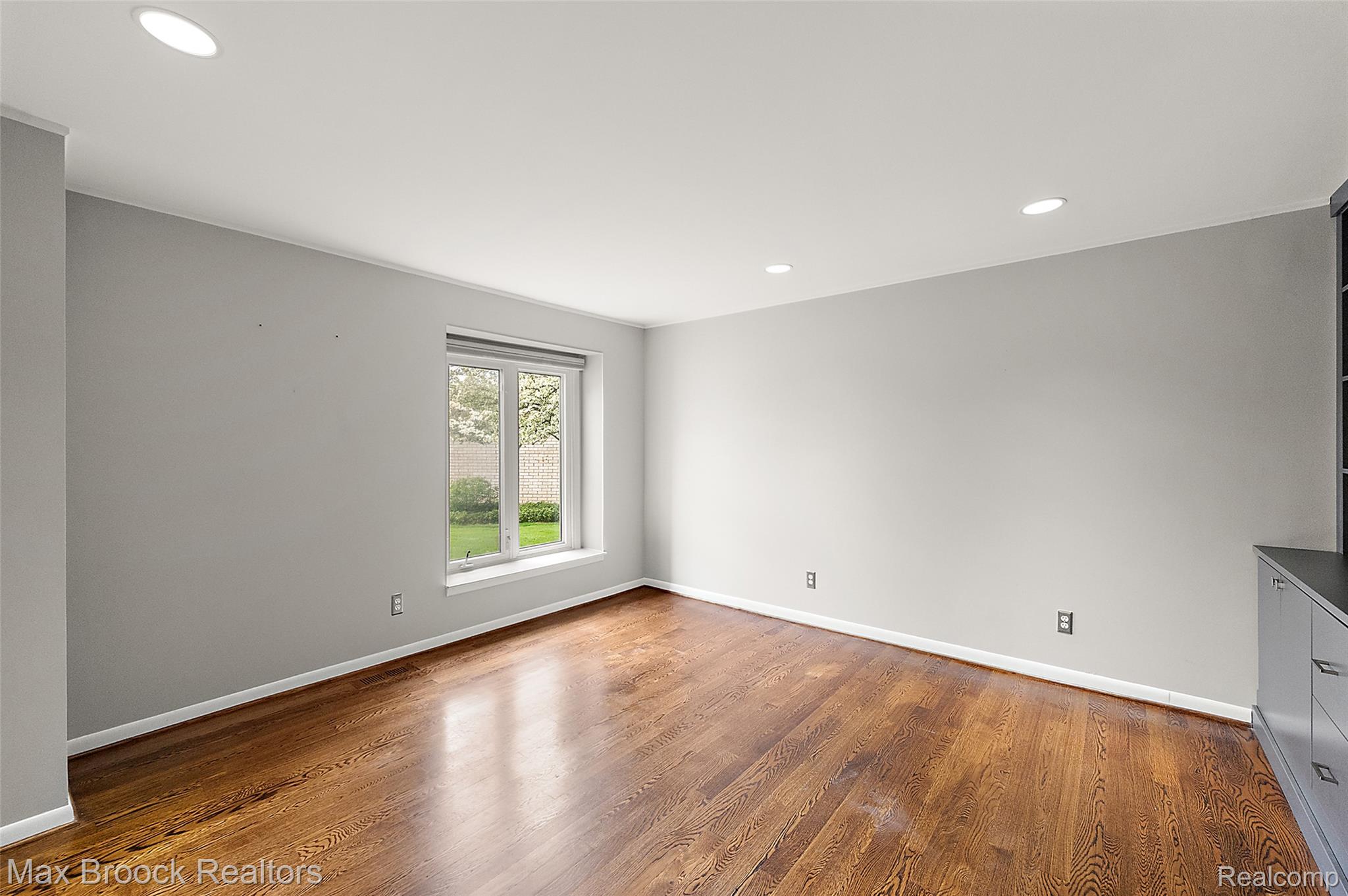5175 Woodlands Drive