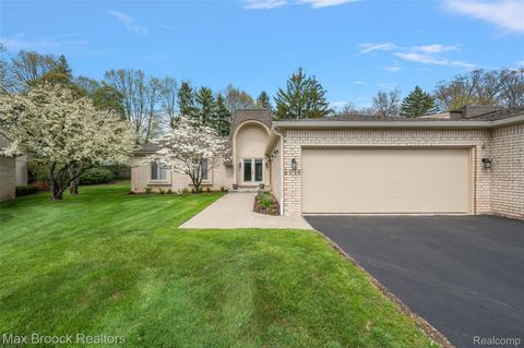 5175 Woodlands Drive Bloomfield Charter Township MI 48302
