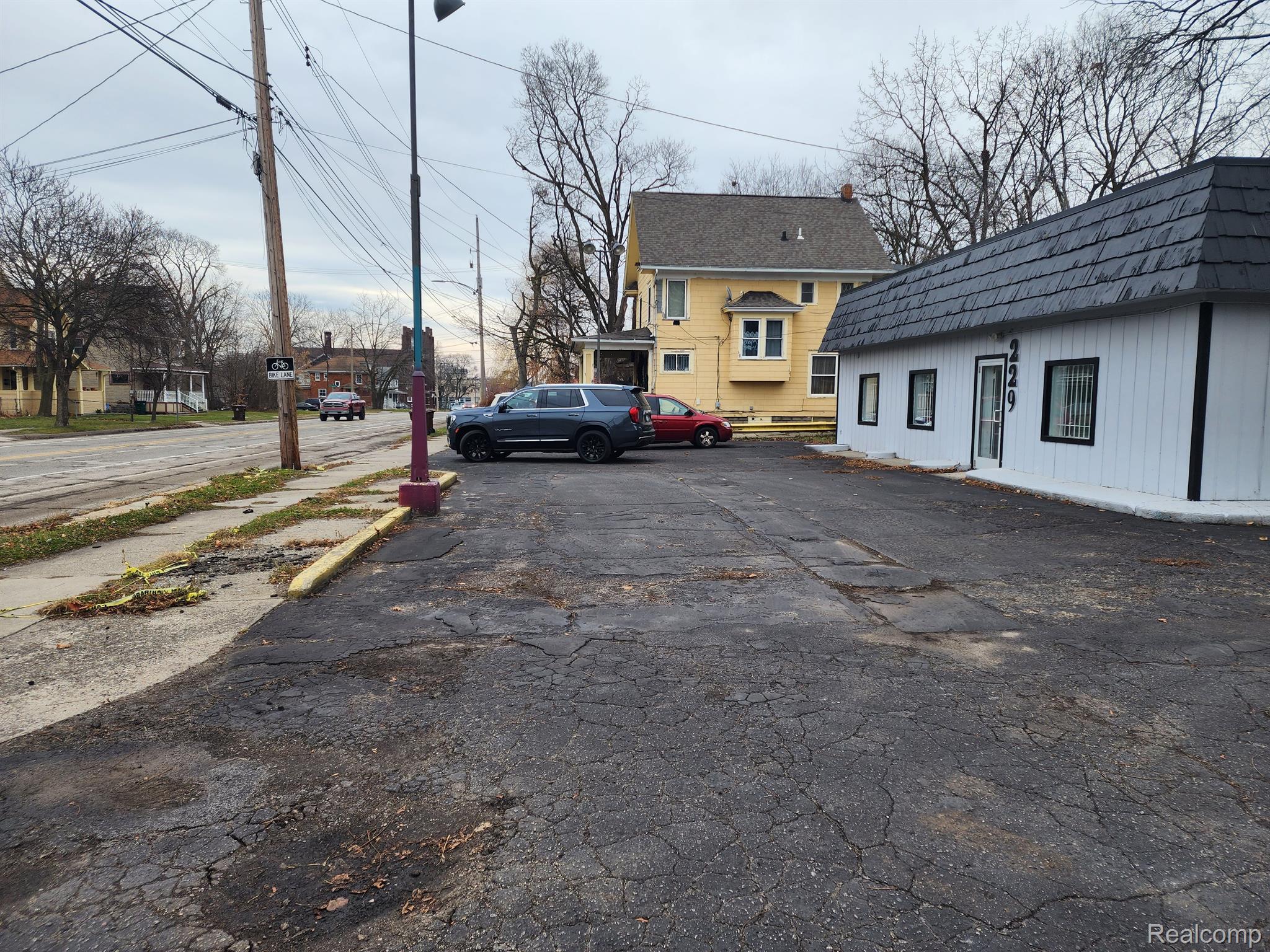 229 W CESAR E CHAVEZ Avenue