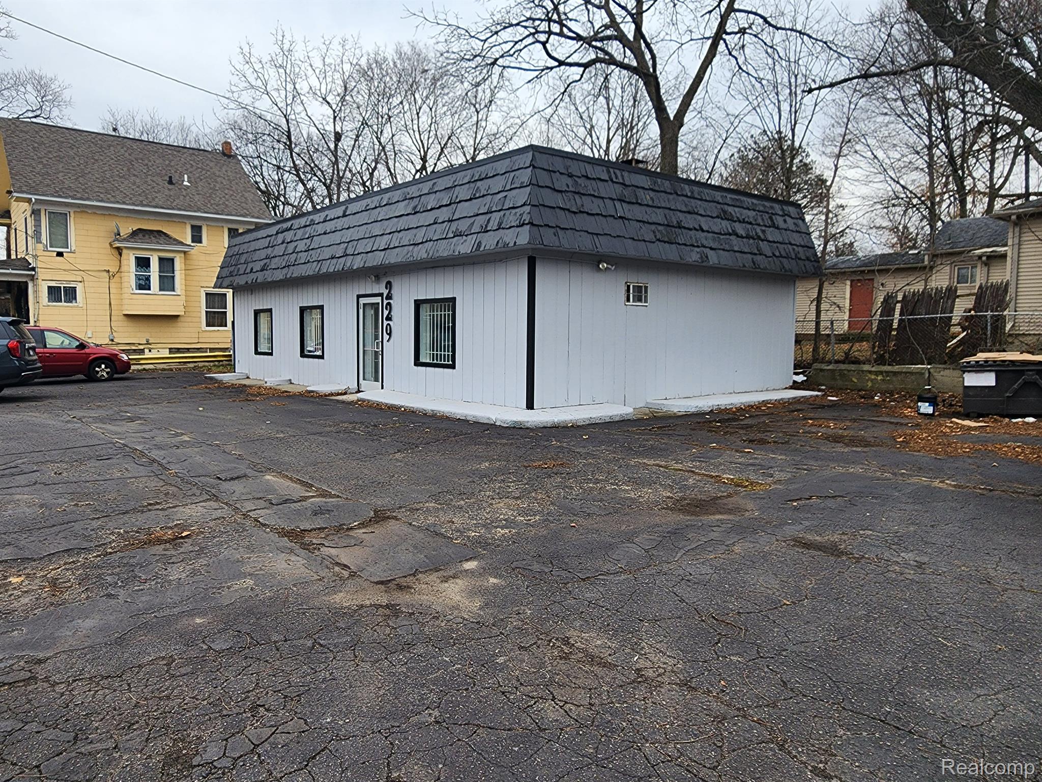 229 W CESAR E CHAVEZ Avenue