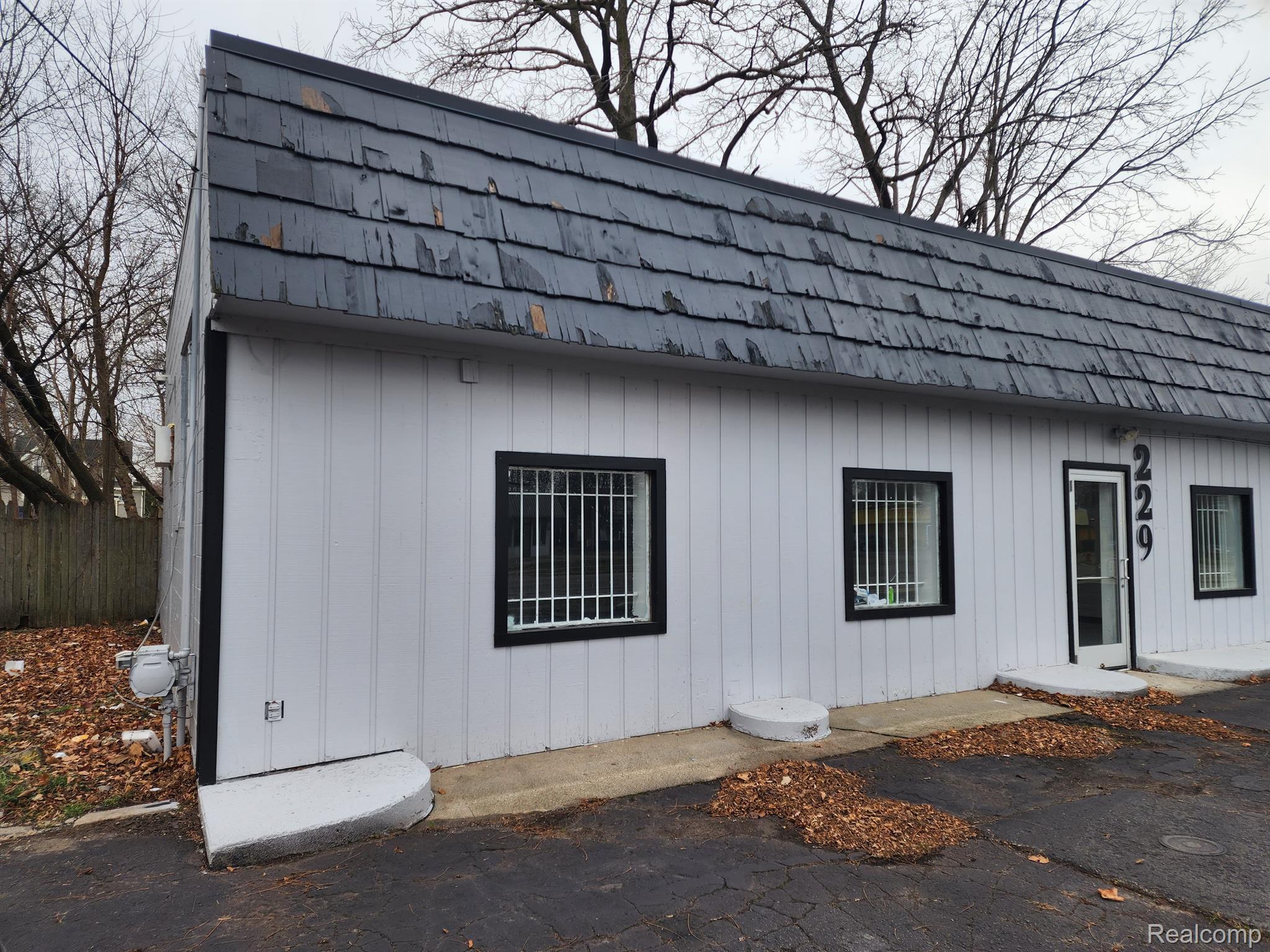 229 W CESAR E CHAVEZ Avenue