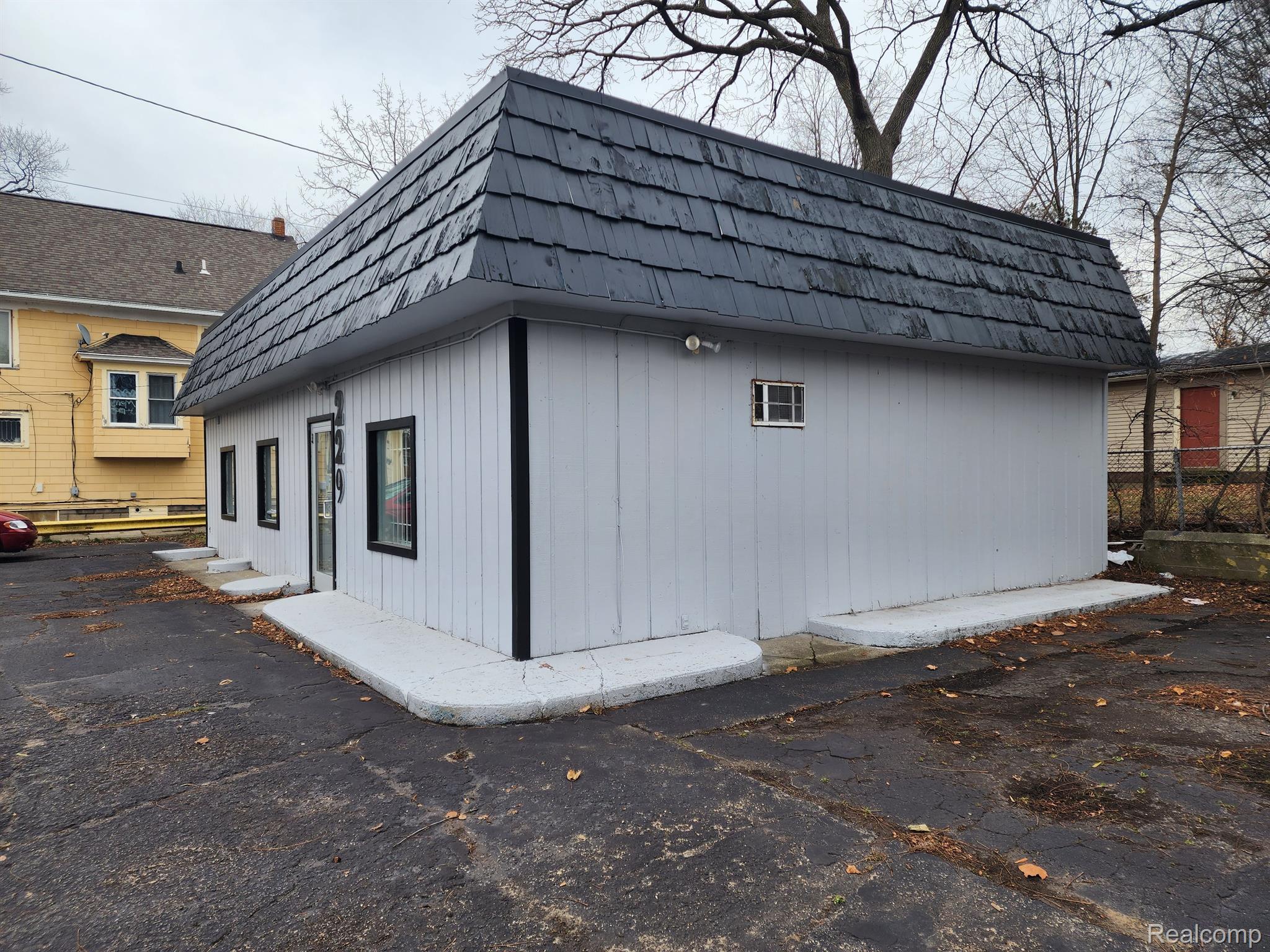 229 W CESAR E CHAVEZ Avenue