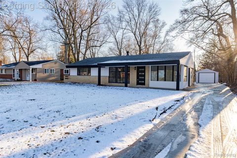 2483 Walce Drive West Bloomfield Charter Township MI 48324