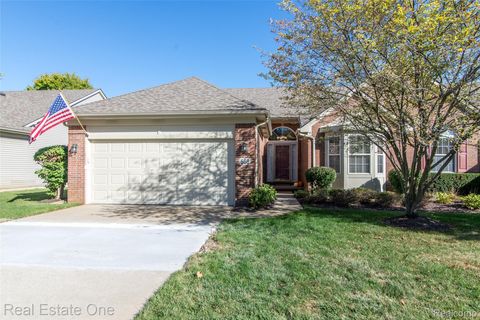 568 Woodhaven Drive Commerce Charter Township MI 48390