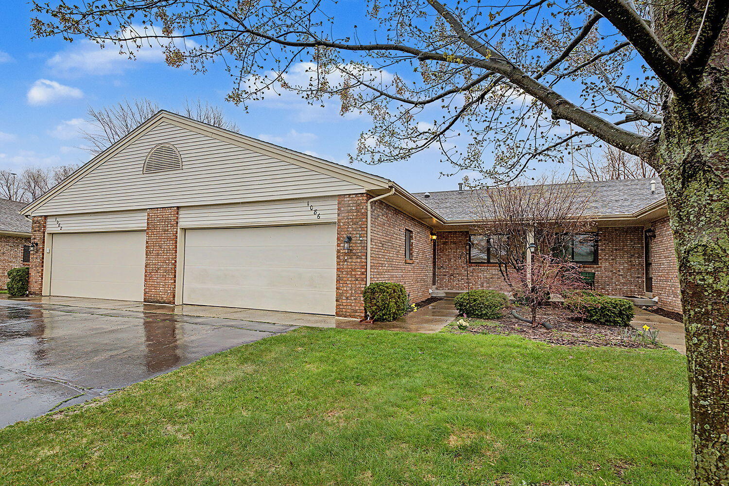 1086 Amberwood West Drive SW