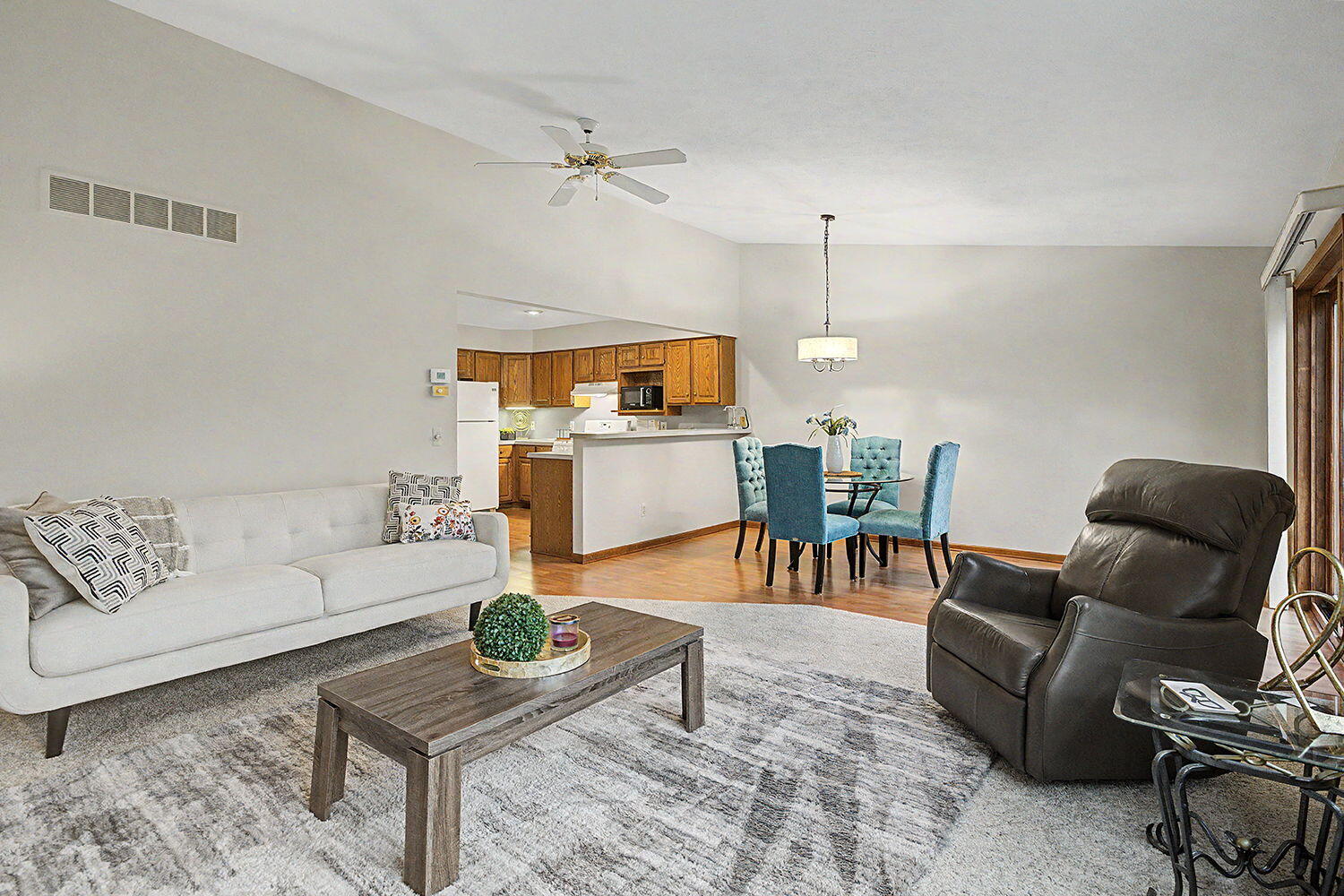 1086 Amberwood West Drive SW