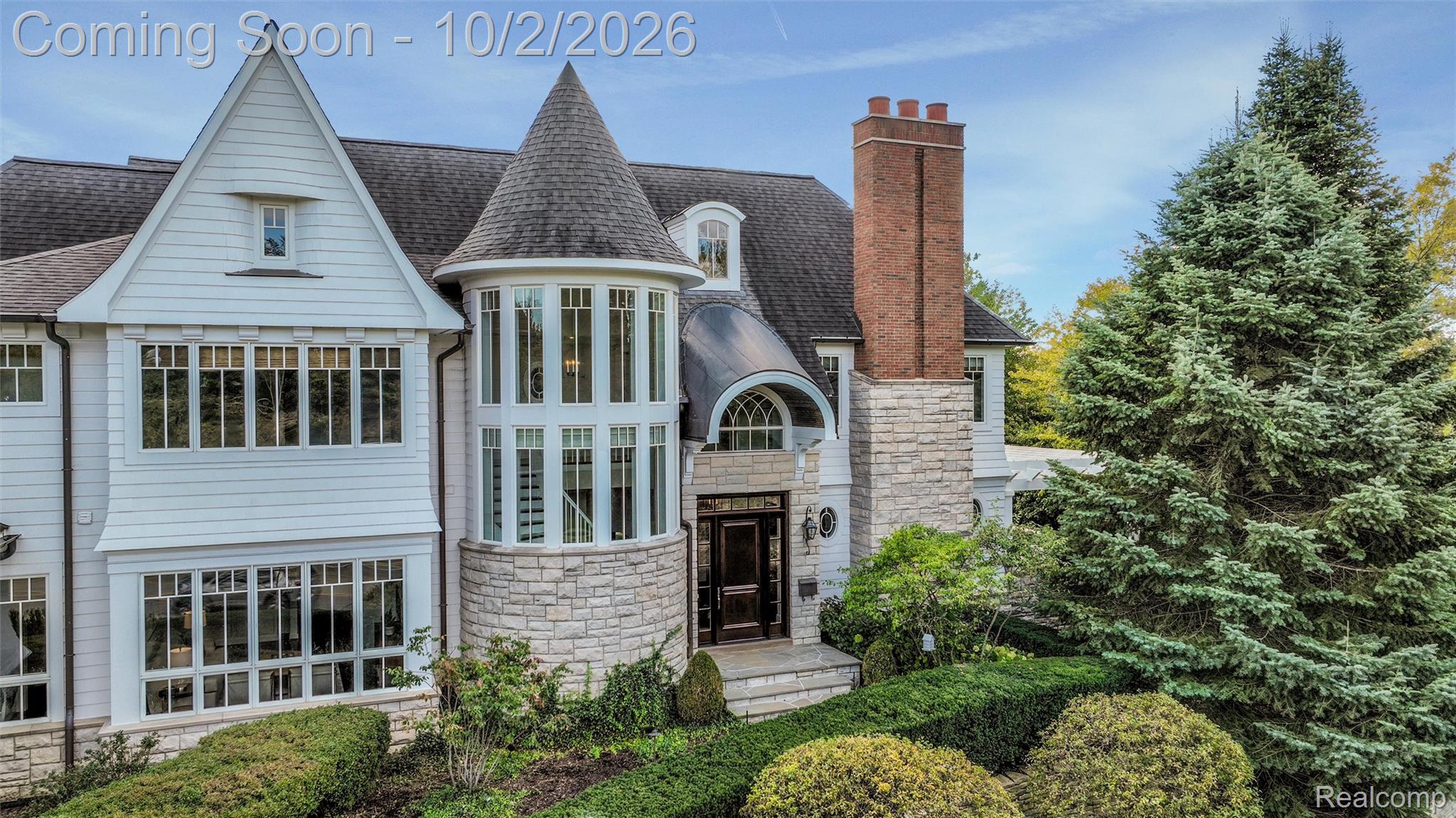 100 Woodland Villa Court