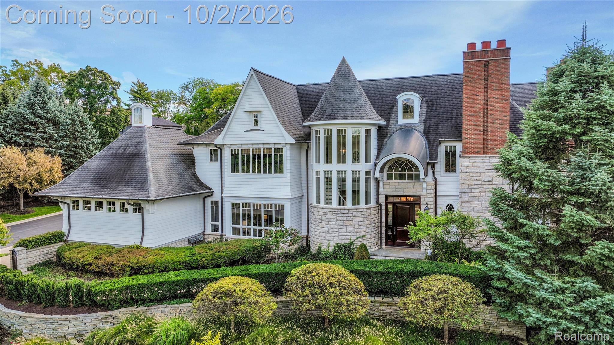 100 Woodland Villa Court