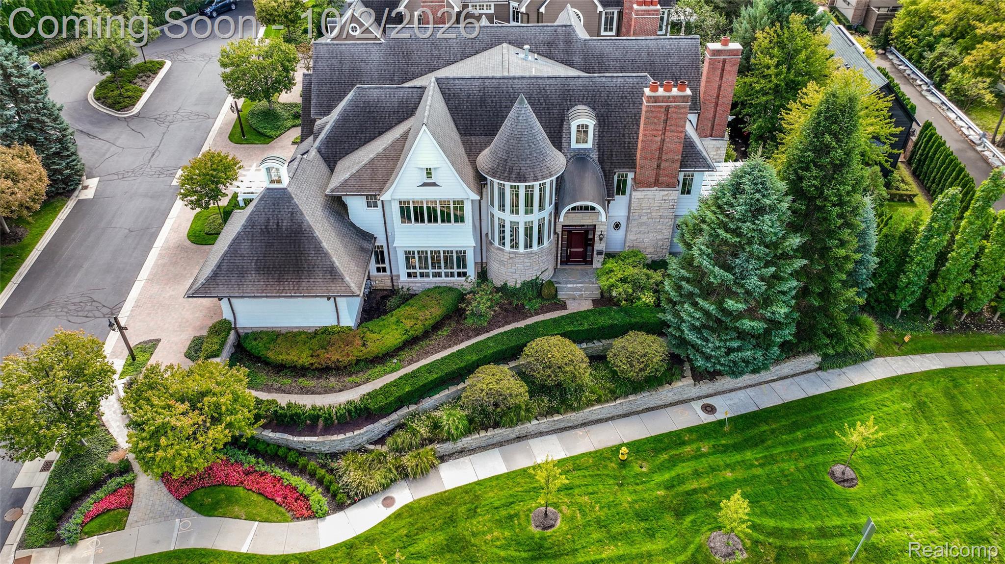 100 Woodland Villa Court