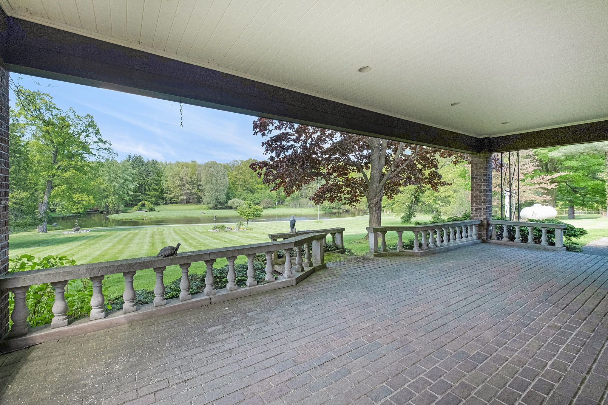 2103 E NEWARK Road