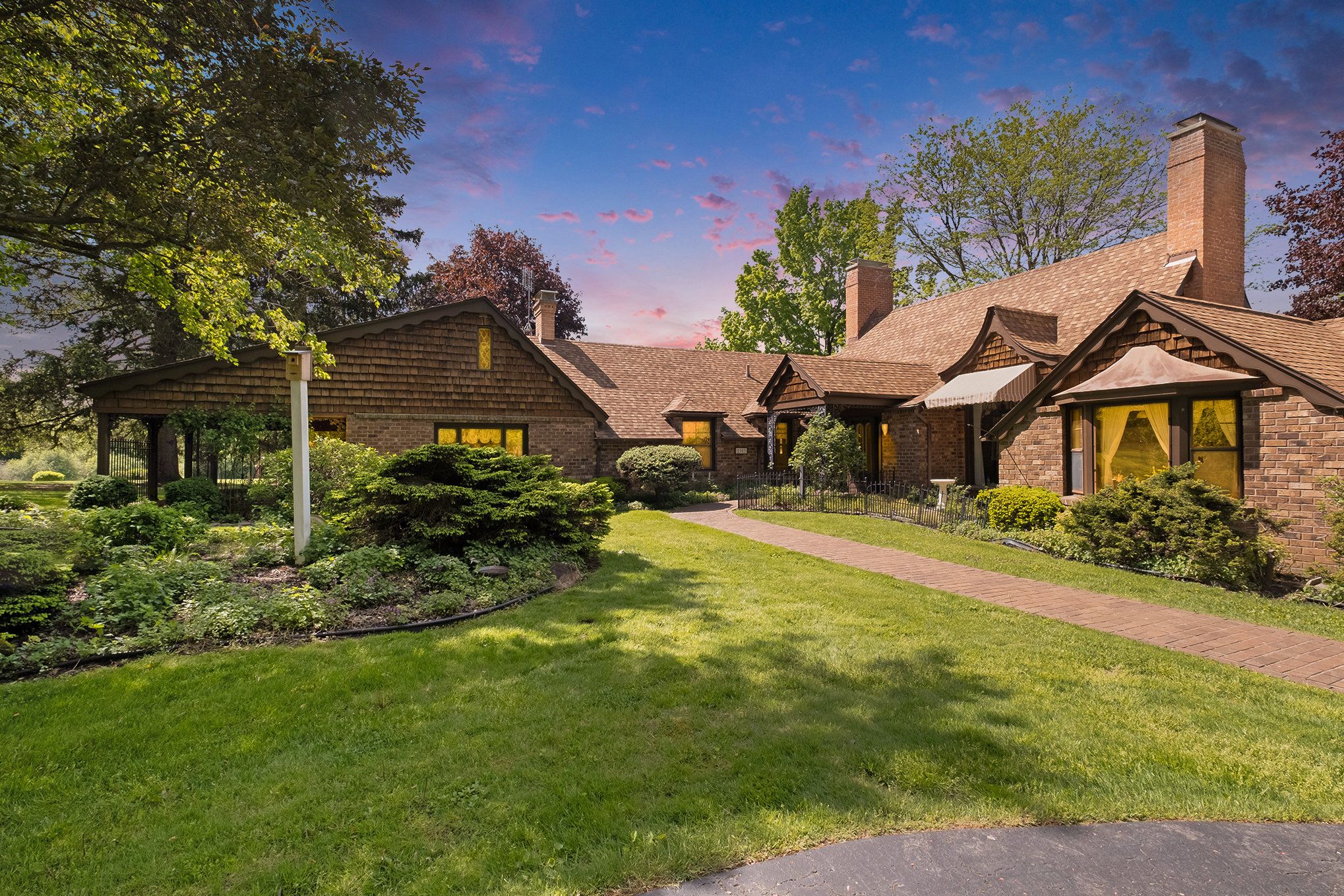 2103 E NEWARK Road