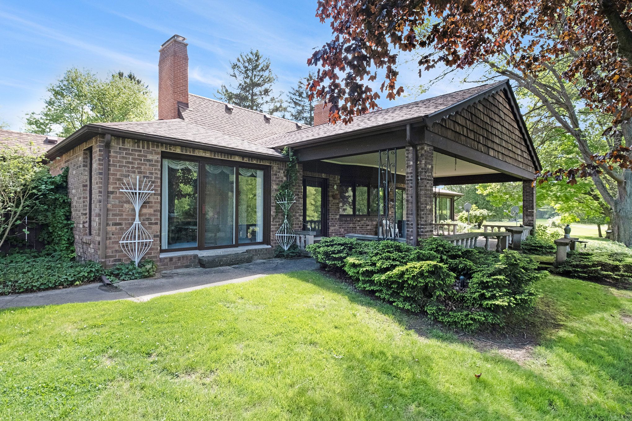 2103 E NEWARK Road