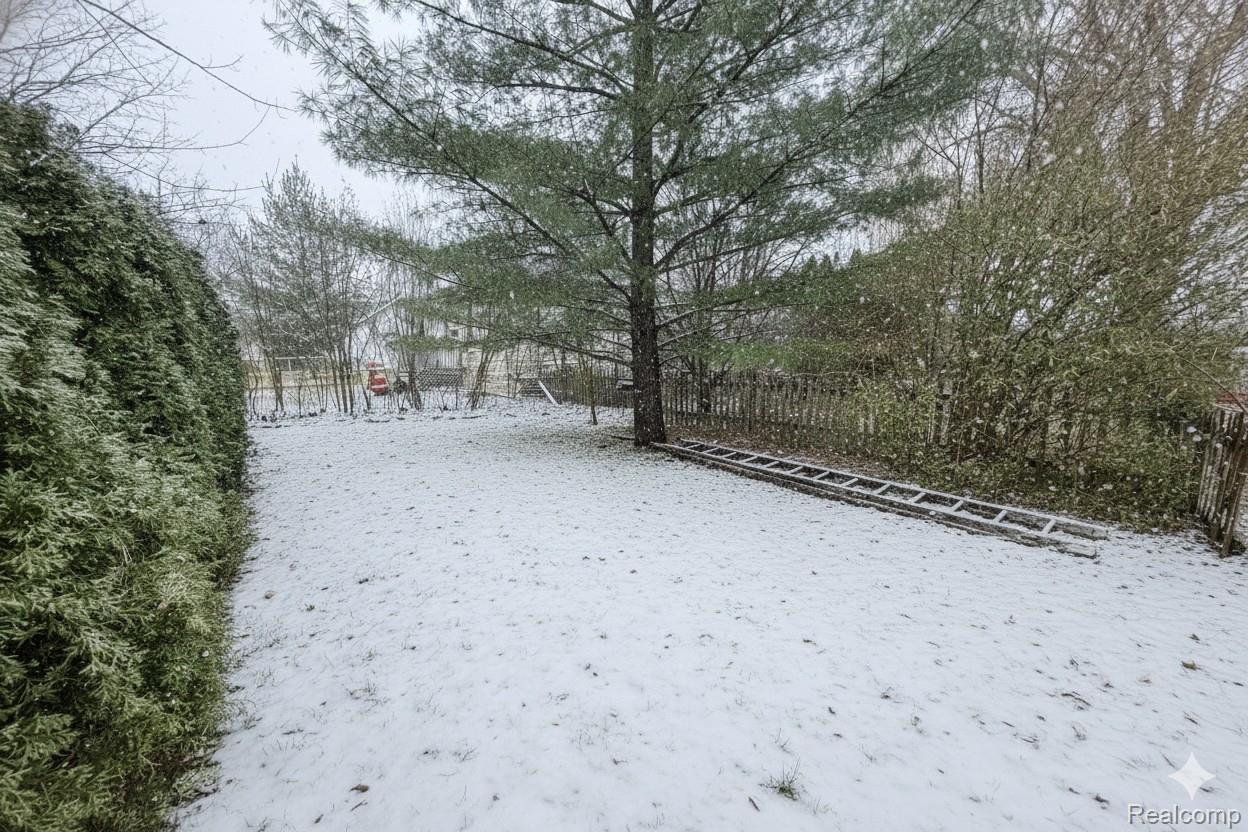 24643 Lambrecht Avenue