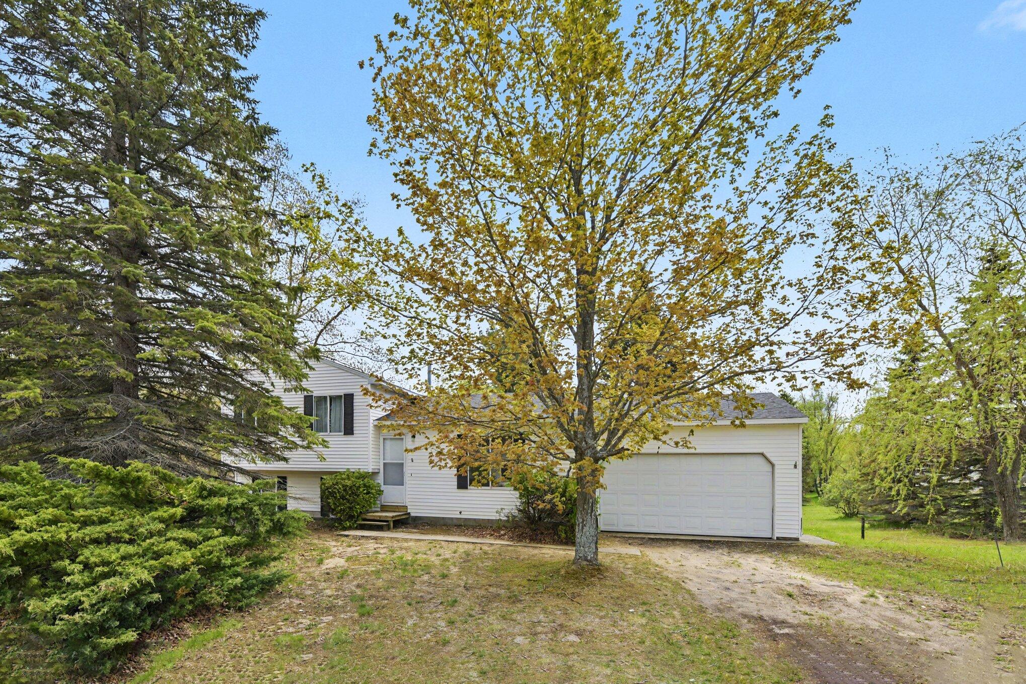 3880 Whispering Oaks Drive