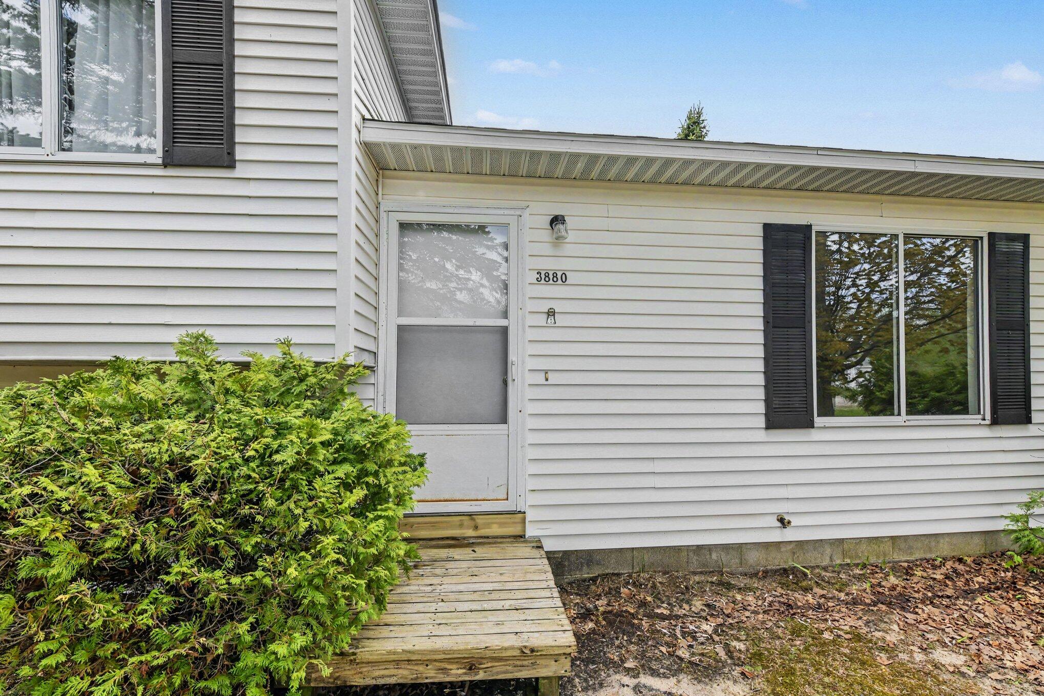 3880 Whispering Oaks Drive
