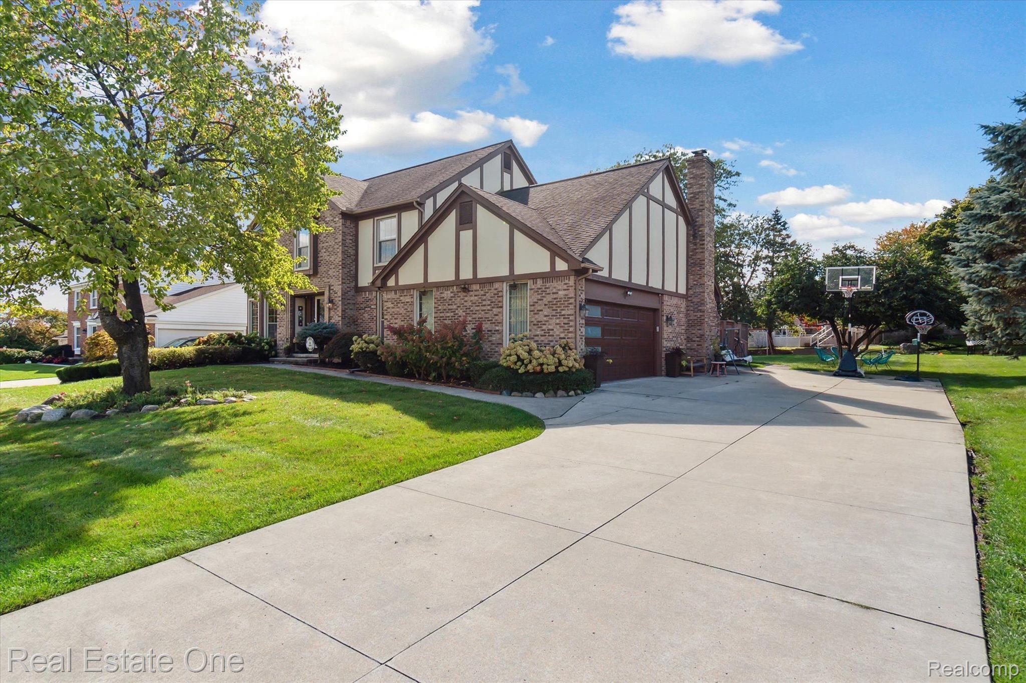 9377 Pineview Drive
