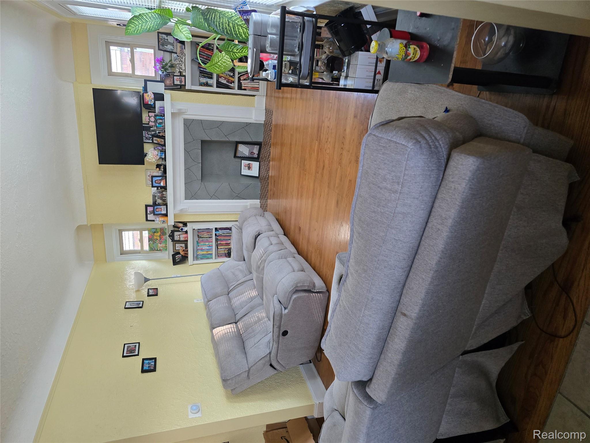 22154 Elmwood Avenue