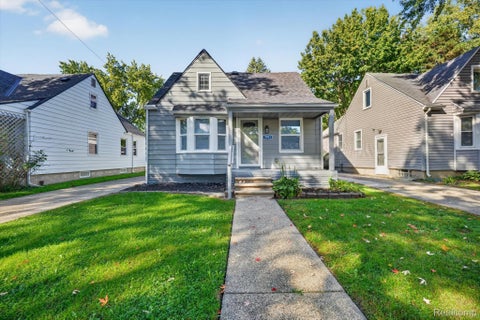 Photo of 9943 Tecumseh, Redford Charter Township, MI 48239 (MLS # 20261079619)