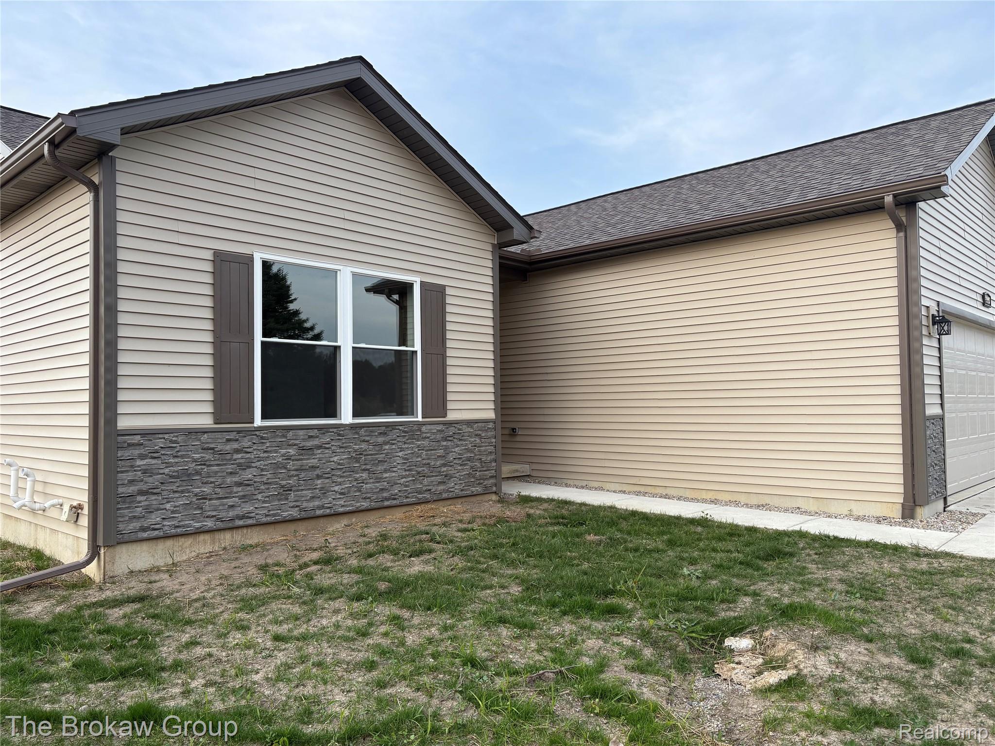 3369 Meadowridge Court