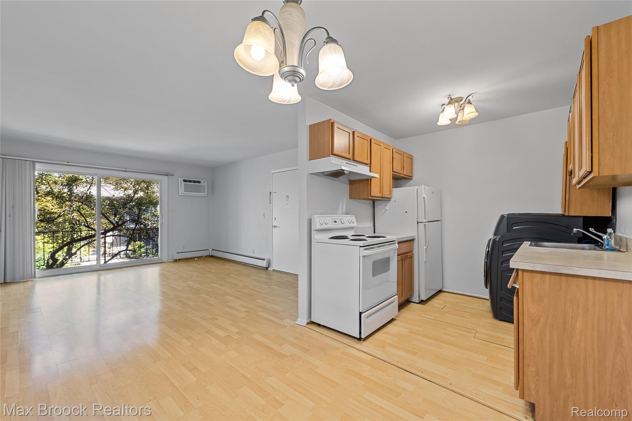 3915 Benjamin Avenue 8