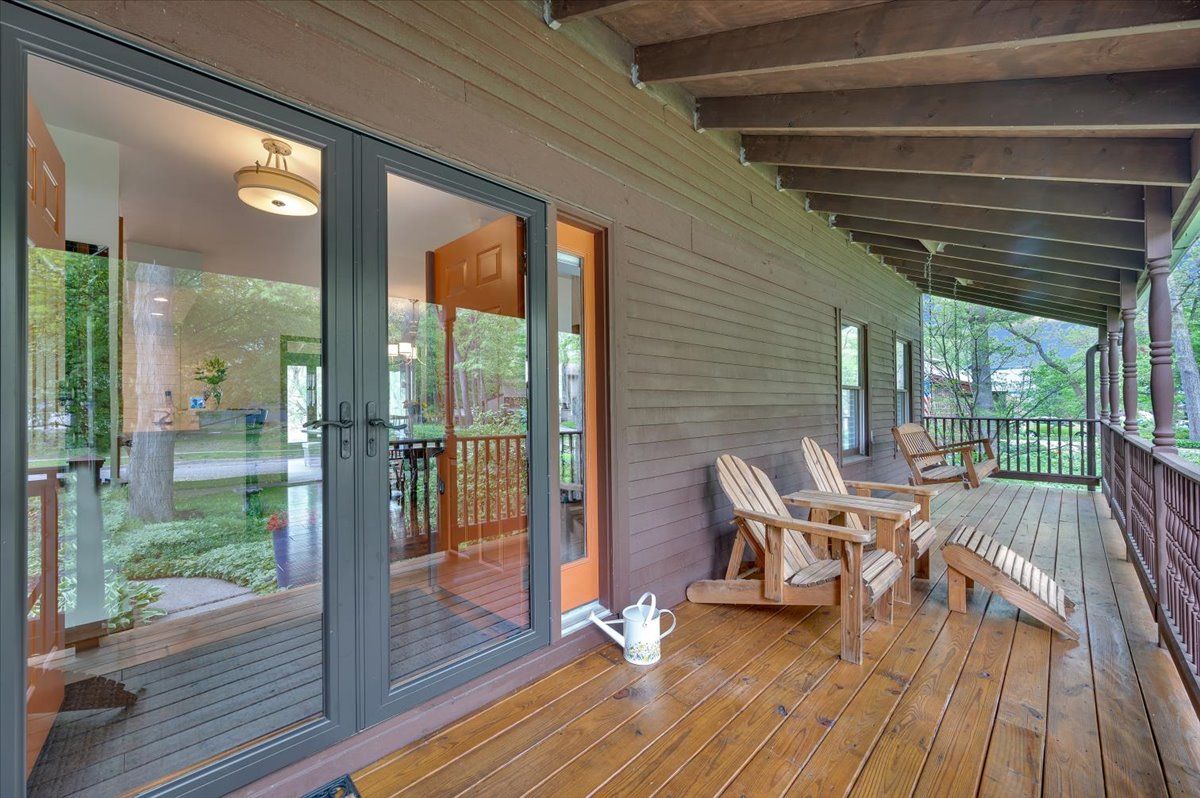 1155 TEAKWOOD Circle