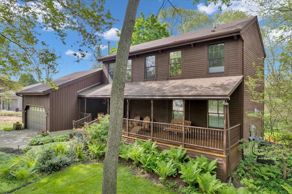 1155 TEAKWOOD Circle