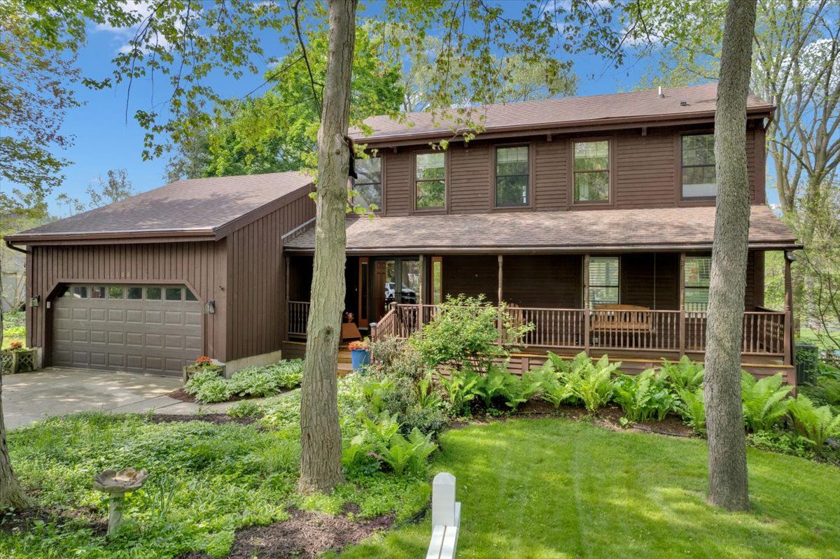 1155 TEAKWOOD Circle