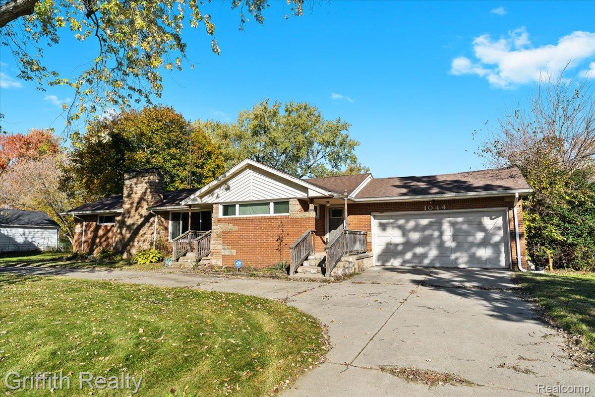 1044 W Rowland Street