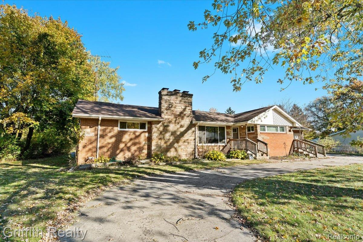 1044 W Rowland Street