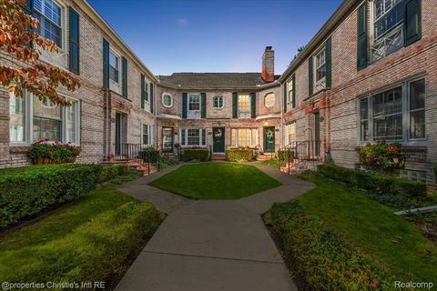 45 Cranford Lane Grosse Pointe City MI 48230