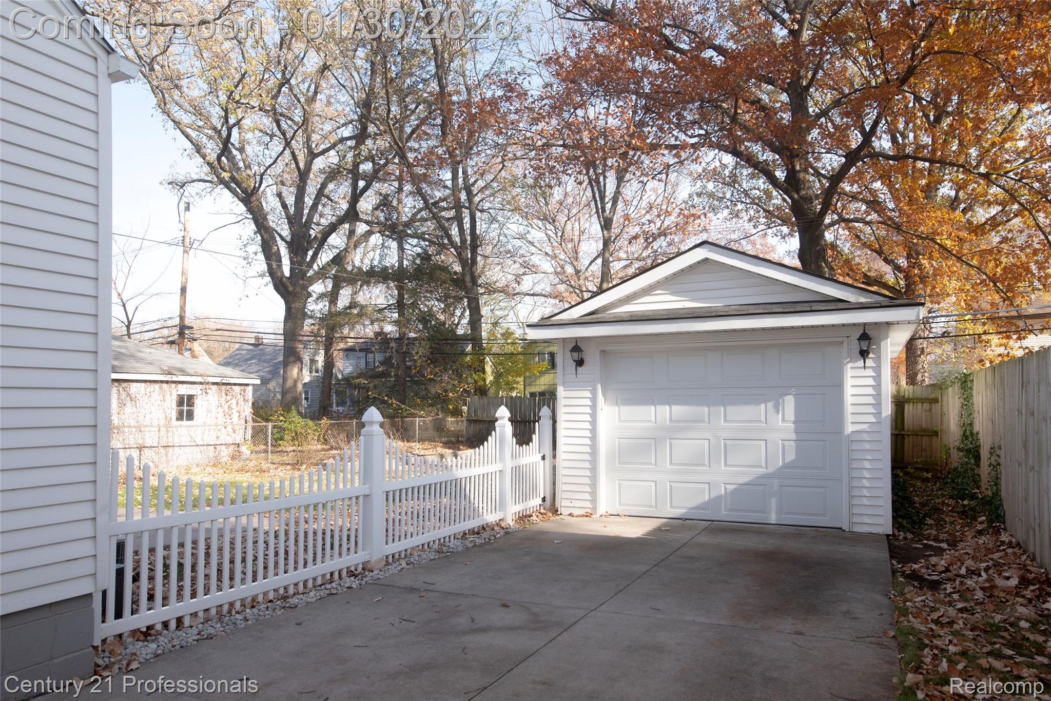 900 N Rembrandt Avenue