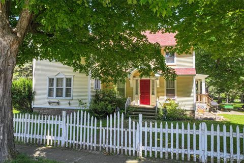 417 E Oregon Street Lapeer City MI 48446