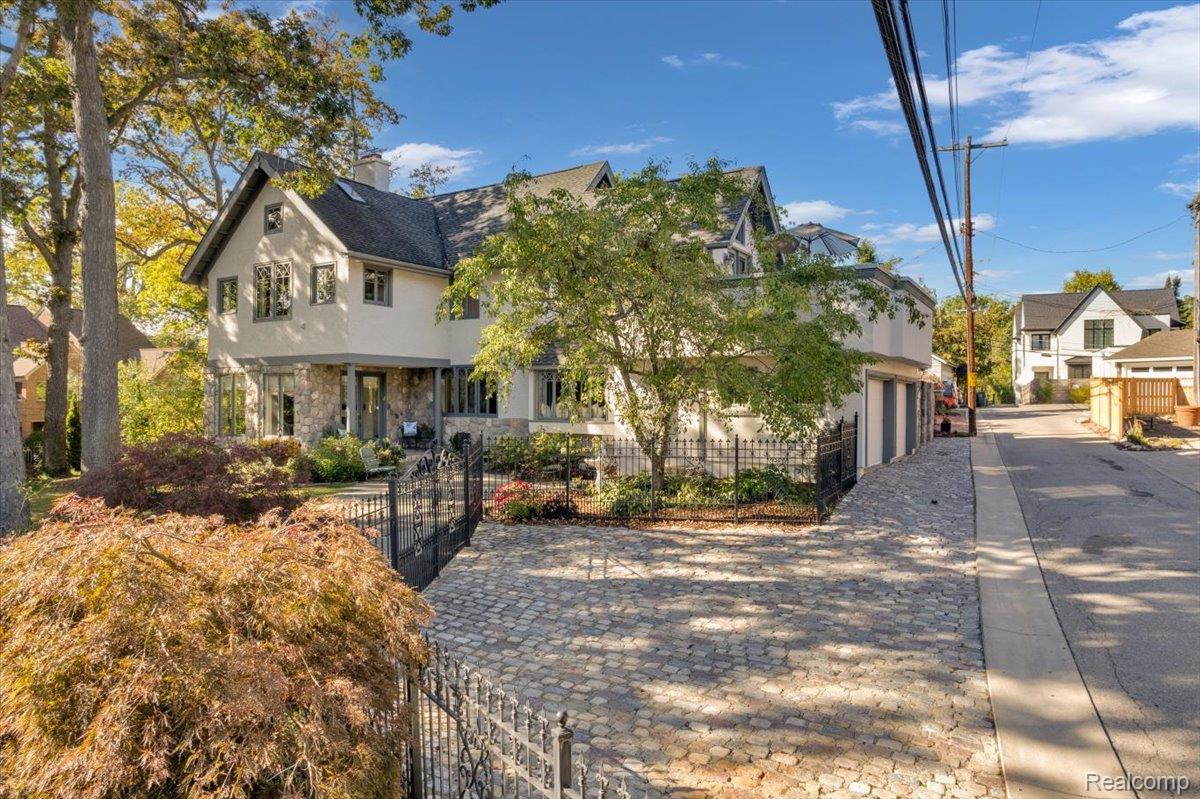 532 Brookside Avenue