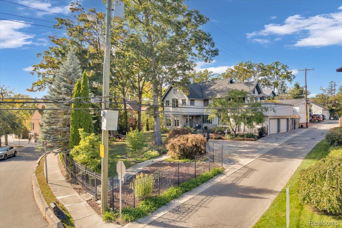 532 Brookside Avenue