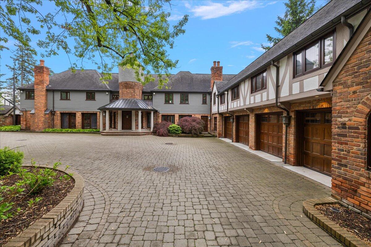 490 E Long Lake Road