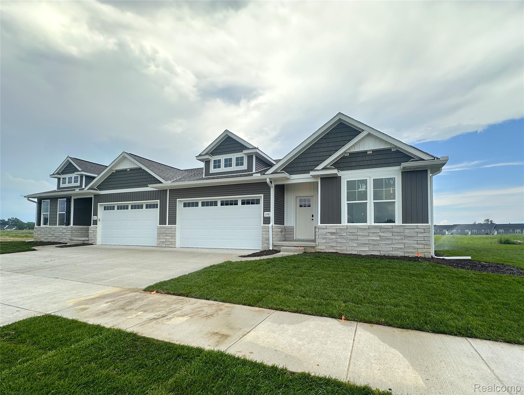 320 MCDOWELL DR