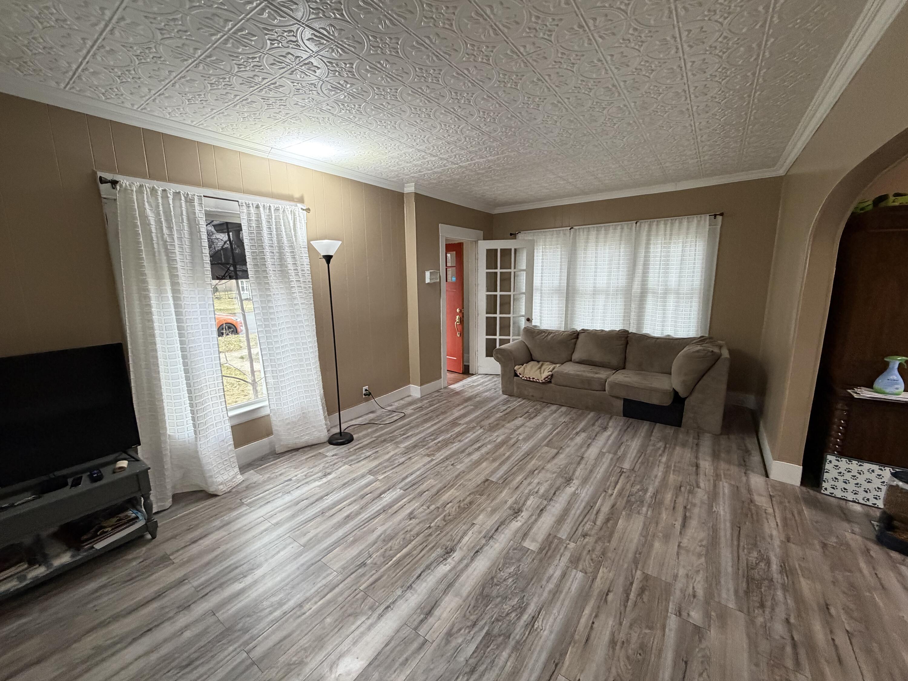 169 N Kalamazoo Avenue