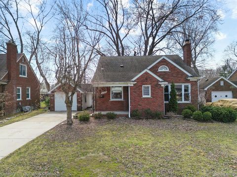 20488 FLEETWOOD Drive Harper Woods City MI 48225