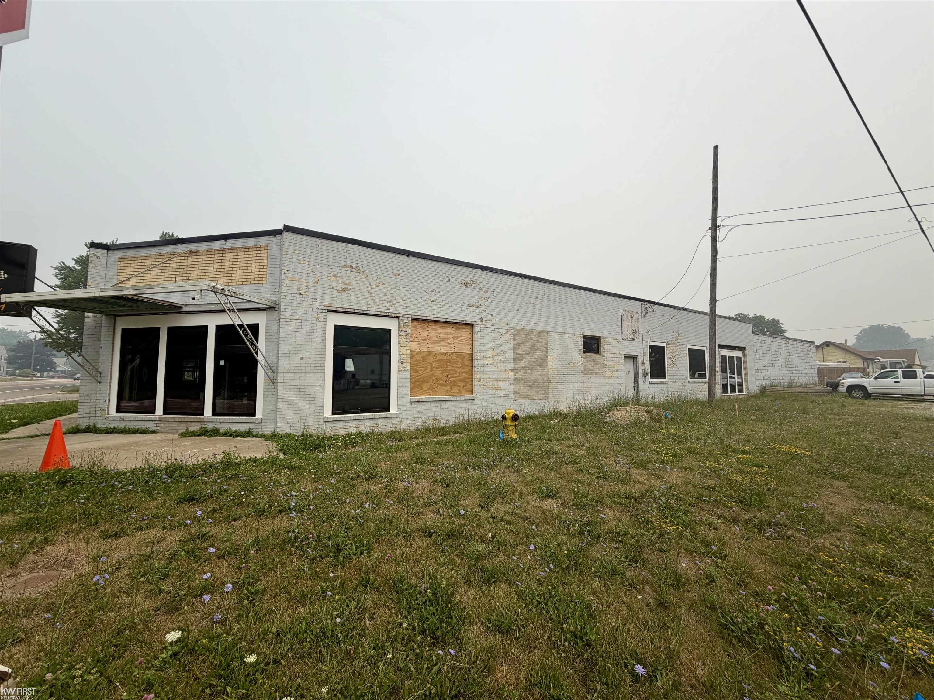 6006 N State Road