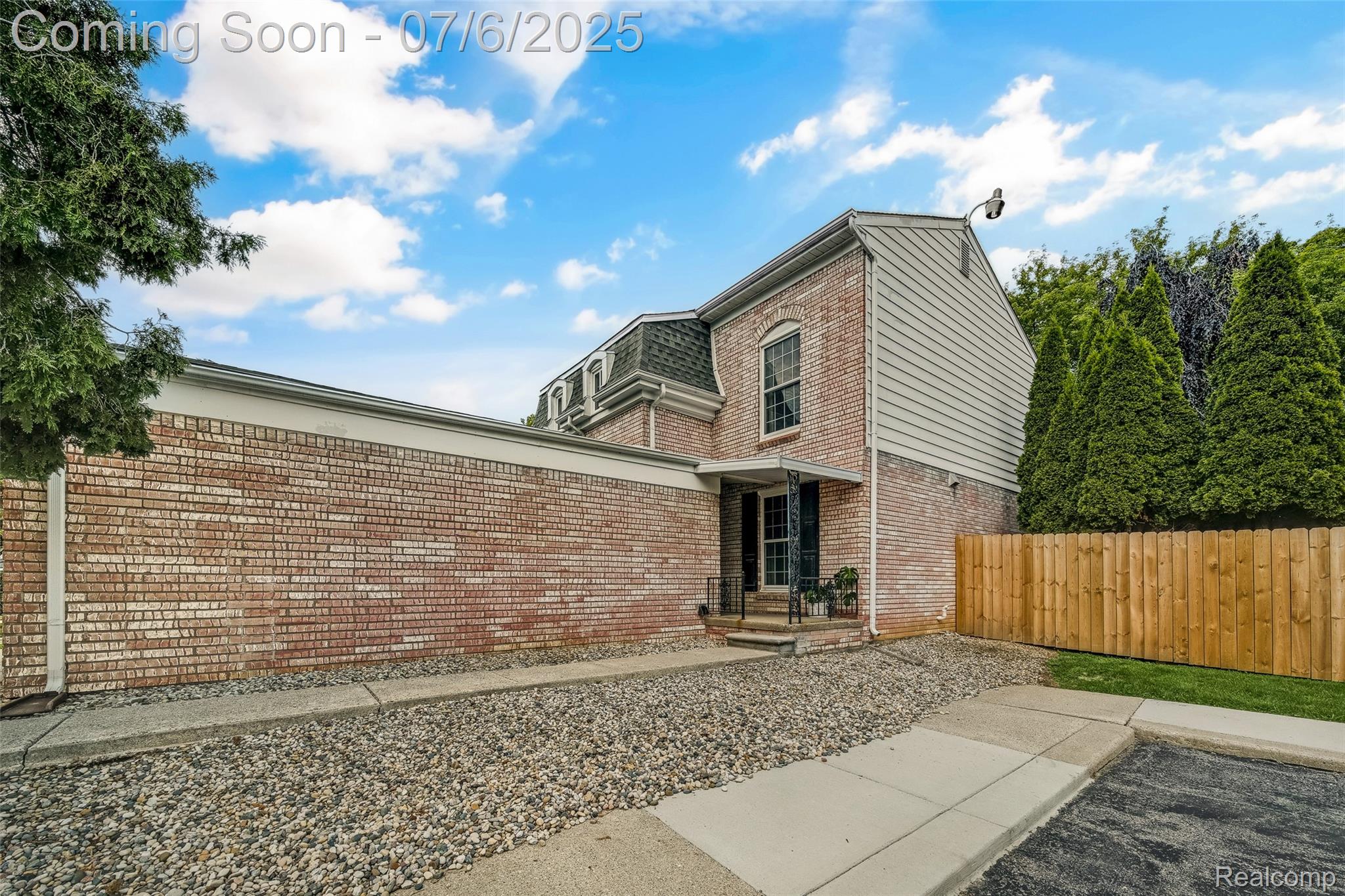 Rochester Hills City, Michigan 48309, United States, 3 Bedrooms Bedrooms, ,3 BathroomsBathrooms,Residential,Coming Soon,164375