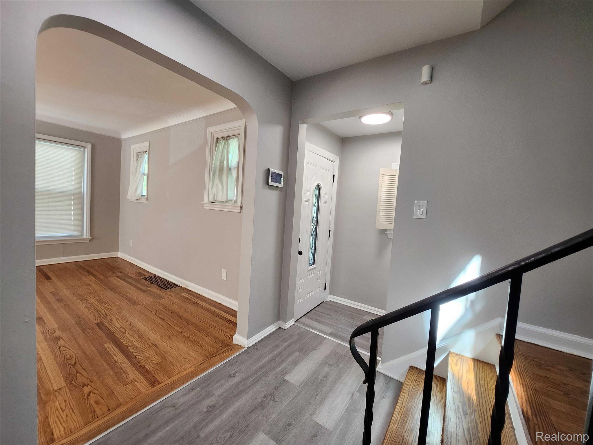 1419 Roslyn Road