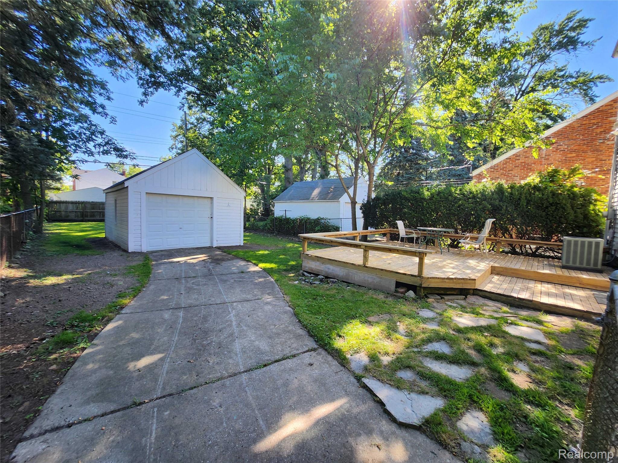 1419 Roslyn Road