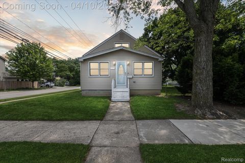 3690 Phillips Avenue Berkley City MI 48072