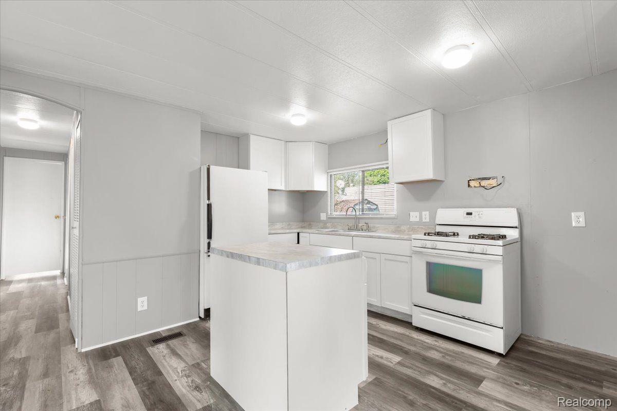 Auburn Hills City, Michigan 48326, United States, 3 Bedrooms Bedrooms, ,2 BathroomsBathrooms,Residential,Active,128401