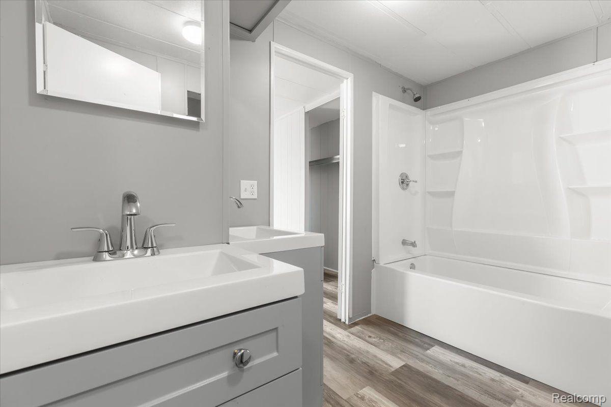 Auburn Hills City, Michigan 48326, United States, 3 Bedrooms Bedrooms, ,2 BathroomsBathrooms,Residential,Active,128401