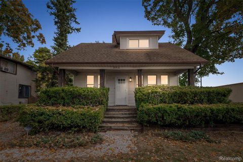 20910 Collingham Avenue Farmington City MI 48336