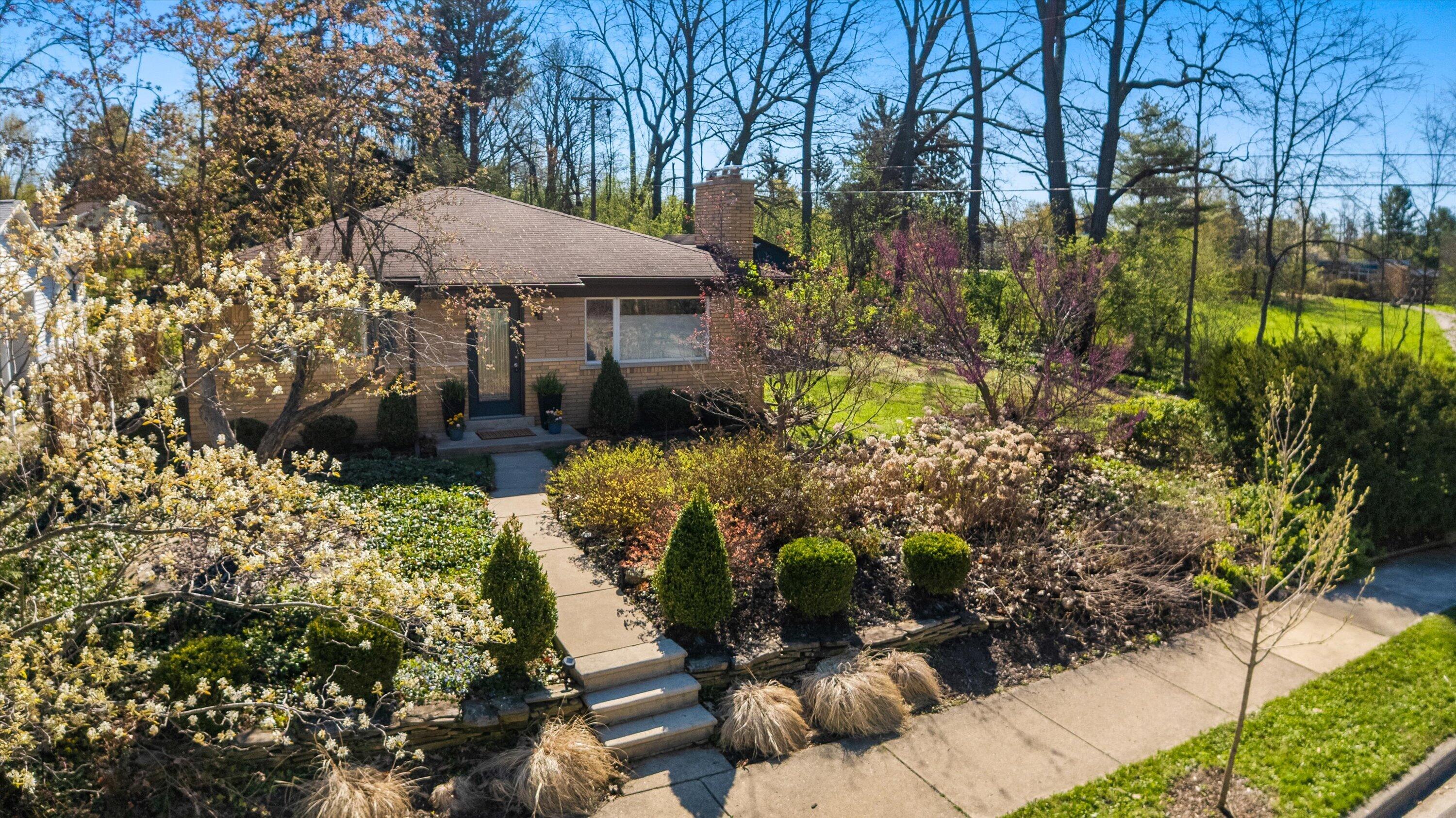 385 Hazelwood Avenue