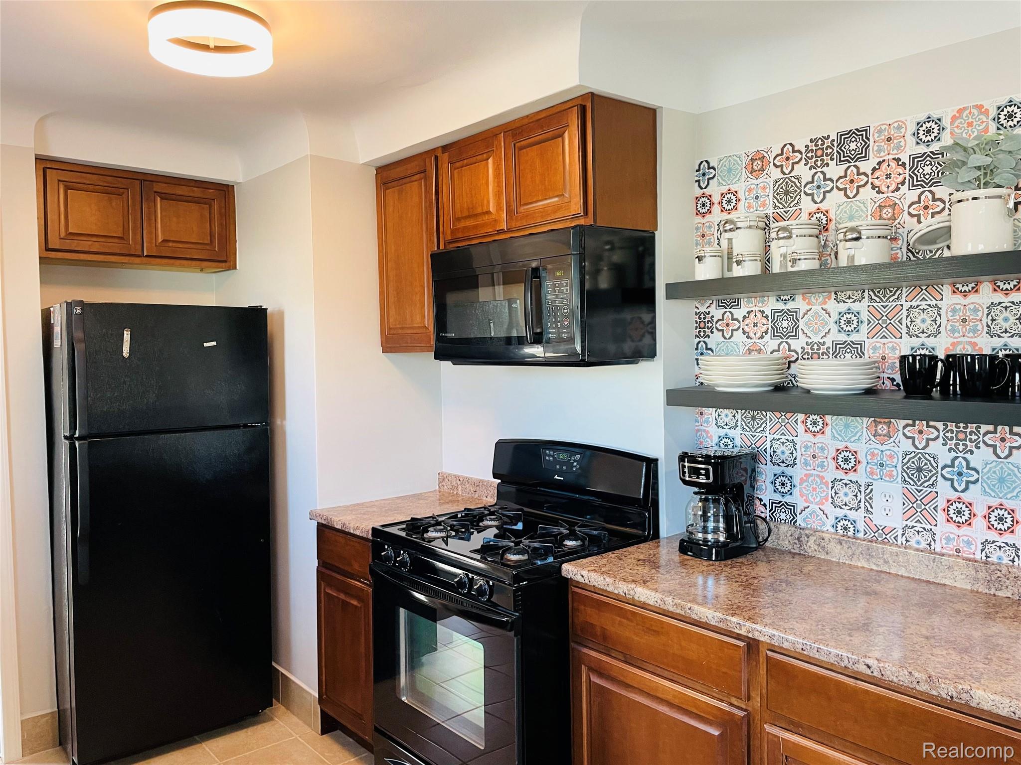 1040 E Maxlow Avenue