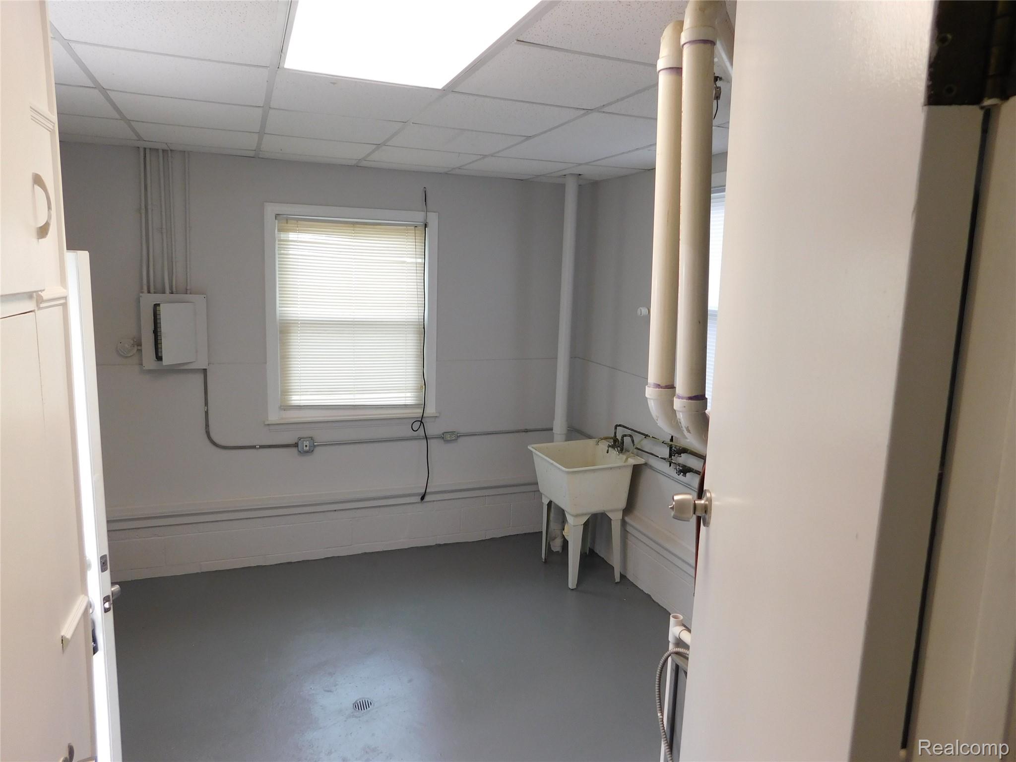 St Clair Shores City, Michigan 48082, United States, 2 Bedrooms Bedrooms, ,1 BathroomBathrooms,Residential,Active,163300