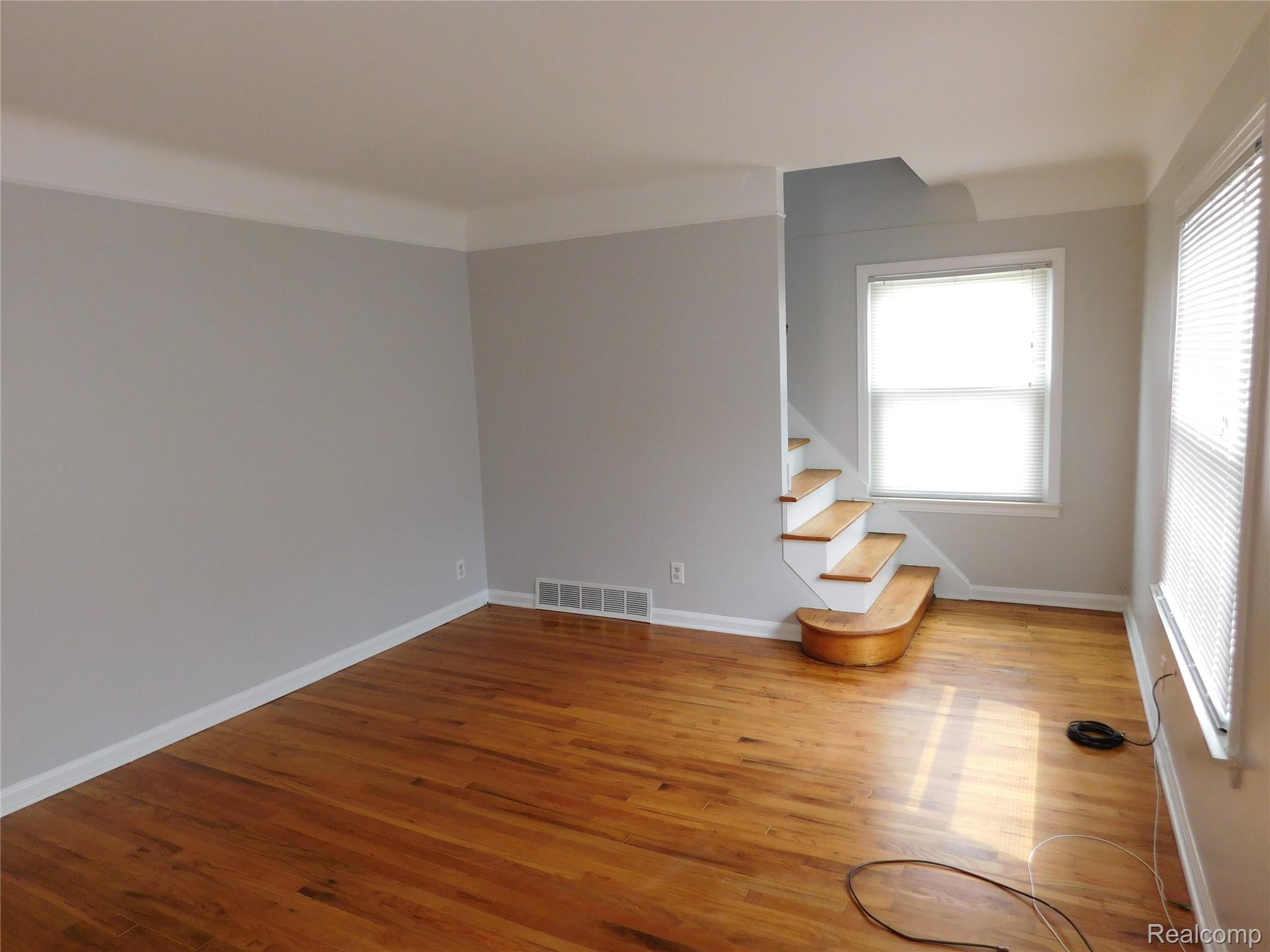 St Clair Shores City, Michigan 48082, United States, 2 Bedrooms Bedrooms, ,1 BathroomBathrooms,Residential,Active,163300